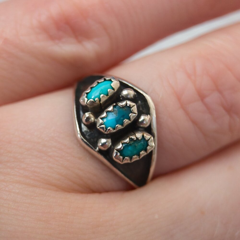 Sterling Silver Turquoise Trio Ring, Sz 5.25 — Southwest serrated bezel - Picture 12 of 13